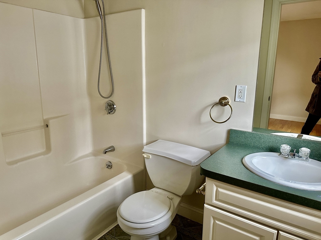 3 bed, 2 bath apartment for rent at 17 Myrtle St Unit 17, Watertown — photo 8 of 11