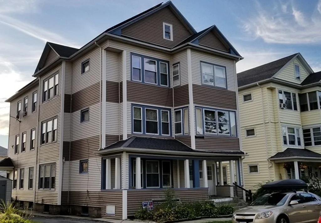 3 bed, 1 bath apartment for rent at 17 North Woodford St Unit 1, Worcester — photo 1 of 15