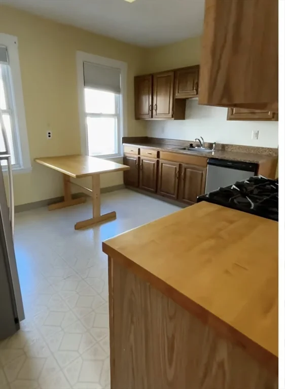 3 bed, 1 bath apartment for rent at 17 Oakland Unit 17, Watertown — photo 13 of 22