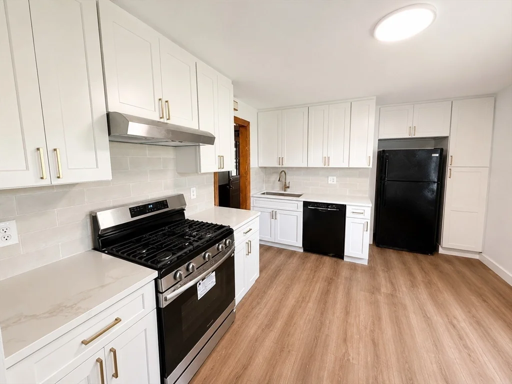 3 bed, 1 bath apartment for rent at 17 Oakledge Unit 2, Arlington — photo 5 of 24
