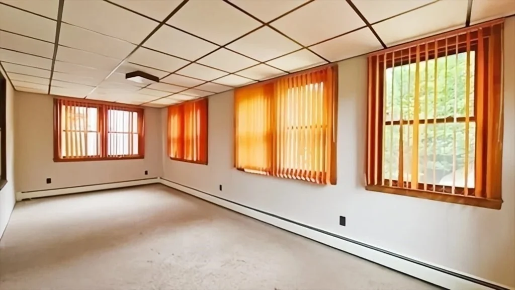 3 bed, 1 bath apartment for rent at 17 Oakledge Unit 2, Arlington — photo 17 of 24
