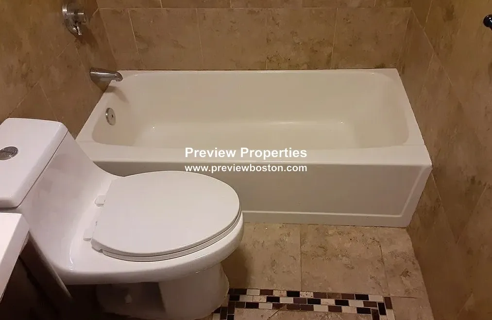 2 bed, 1 bath apartment for rent at 17 Oxford Circle Unit P, Belmont — photo 5 of 11