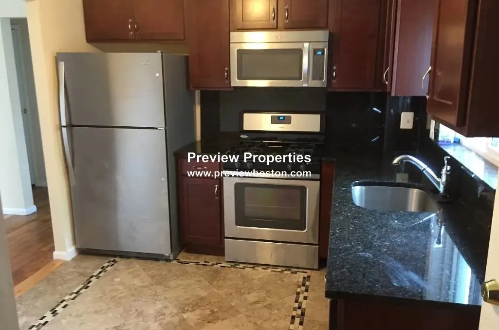 2 bed, 1 bath apartment for rent at 17 Oxford Circle Unit P, Belmont — photo 9 of 11