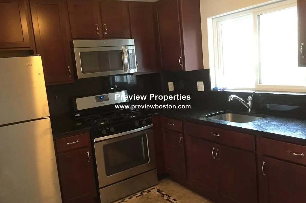 2 bed, 1 bath apartment for rent at 17 Oxford Circle Unit P, Belmont — photo 10 of 11