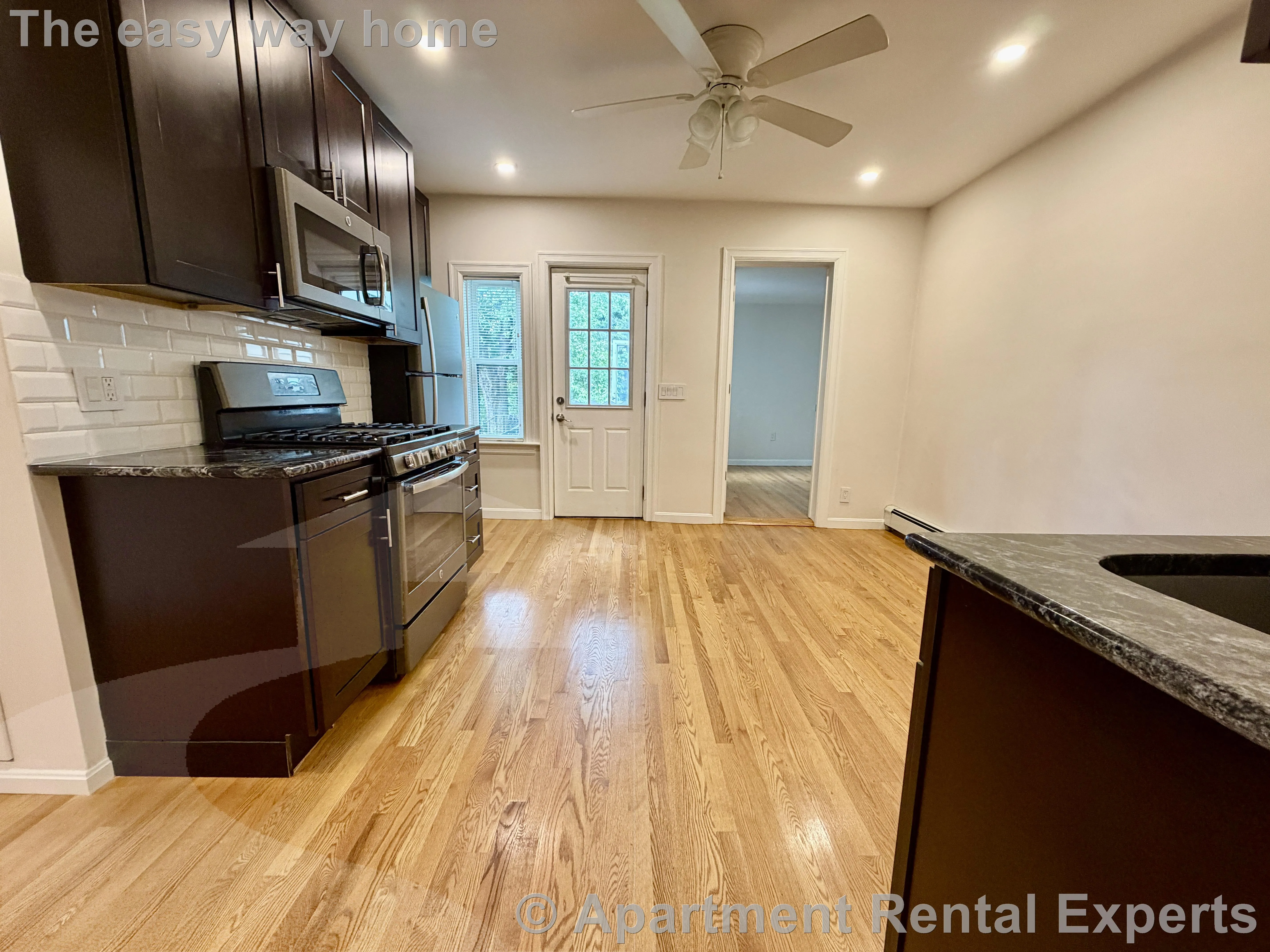 2 bed, 1 bath apartment for rent at 17 Oxford St Unit 1, Spring Hill — photo 4 of 19