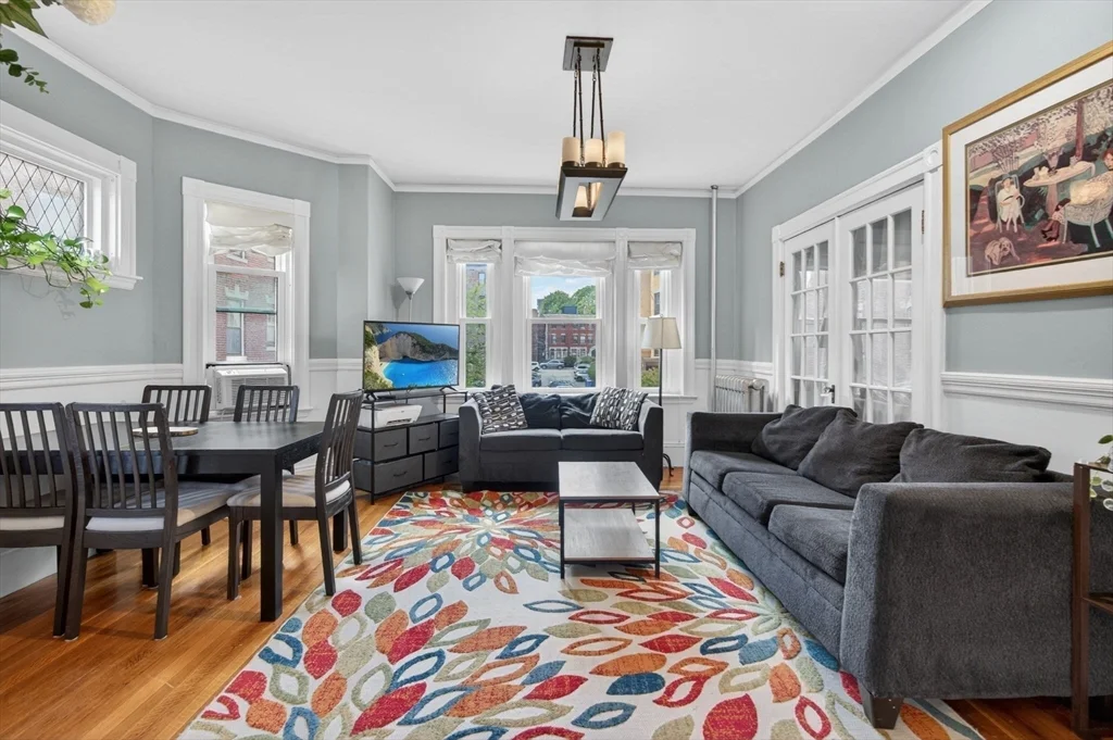 3 bed, 1 bath apartment for rent at 17 Park Vale Unit 4A, Coolidge Corner — photo 3 of 24