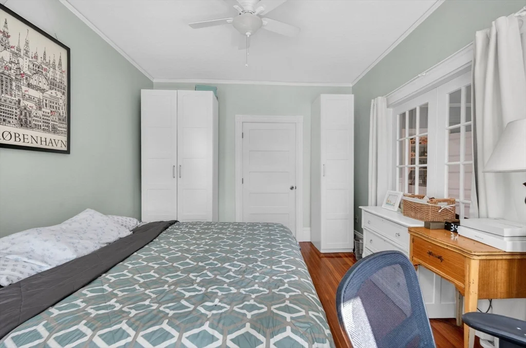 3 bed, 1 bath apartment for rent at 17 Park Vale Unit 4A, Coolidge Corner — photo 16 of 24