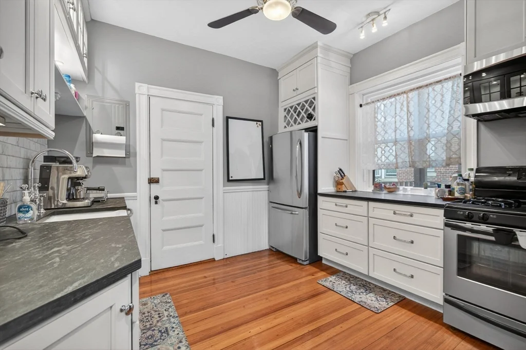 3 bed, 1 bath apartment for rent at 17 Park Vale Unit 4A, Coolidge Corner — photo 5 of 24