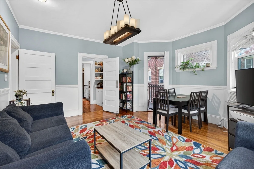 3 bed, 1 bath apartment for rent at 17 Park Vale Unit 4A, Coolidge Corner — photo 2 of 24