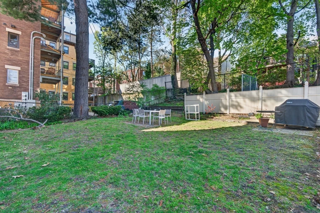 3 bed, 1 bath apartment for rent at 17 Park Vale Unit 4A, Coolidge Corner — photo 23 of 24