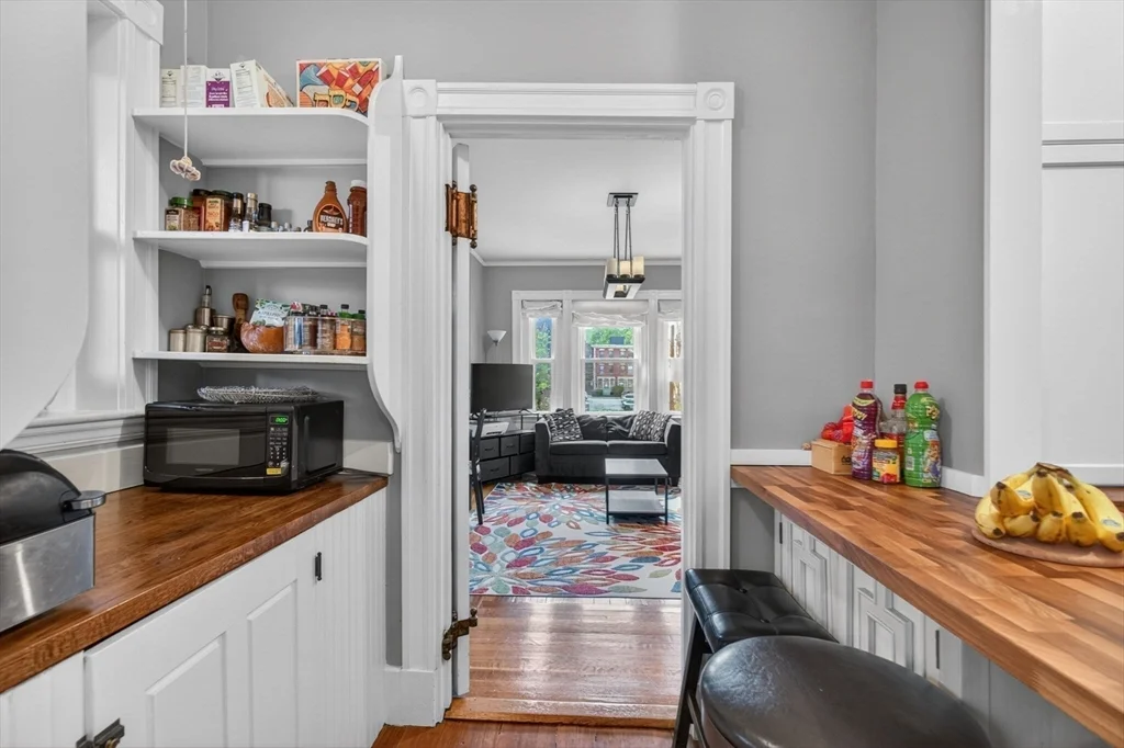 3 bed, 1 bath apartment for rent at 17 Park Vale Unit 4A, Coolidge Corner — photo 8 of 24