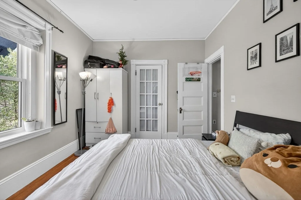 3 bed, 1 bath apartment for rent at 17 Park Vale Unit 4A, Coolidge Corner — photo 11 of 24