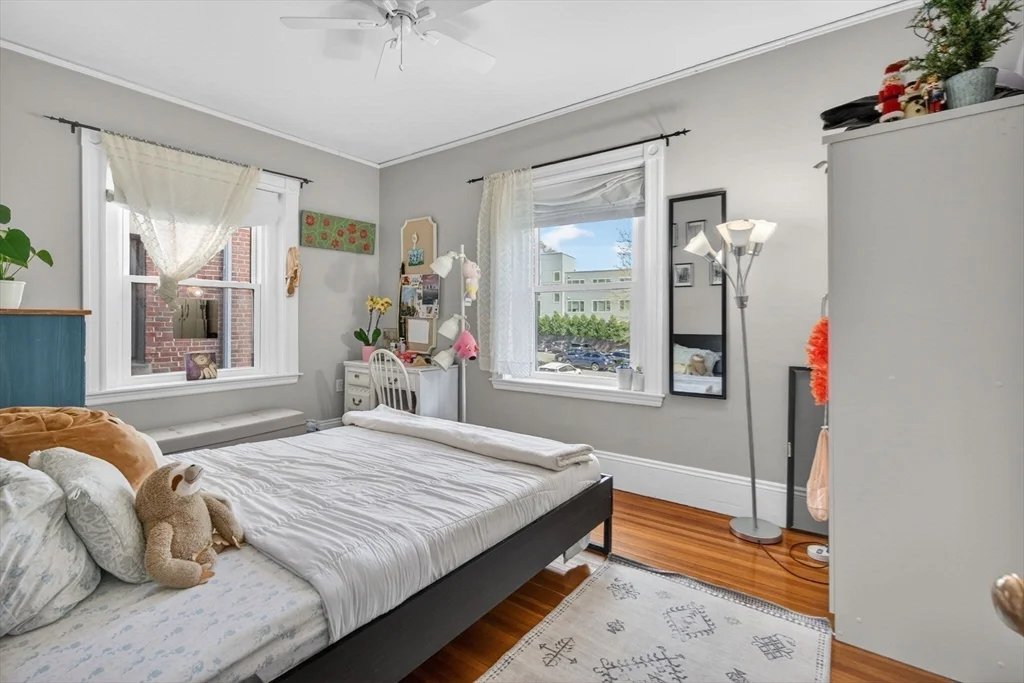 3 bed, 1 bath apartment for rent at 17 Park Vale Unit 4A, Coolidge Corner — photo 10 of 24
