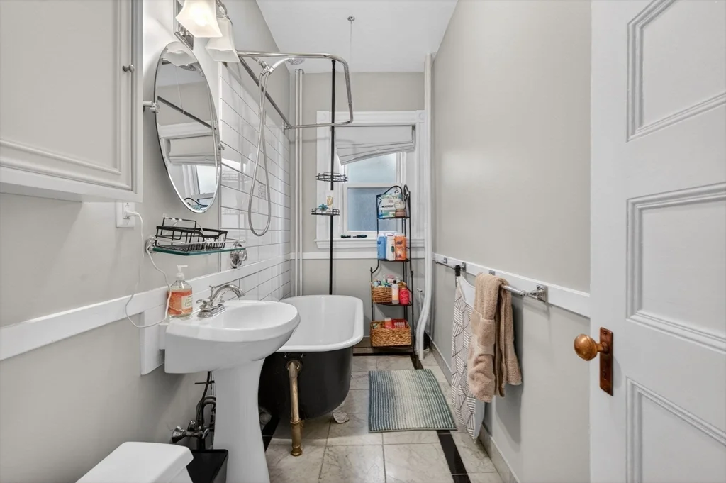 3 bed, 1 bath apartment for rent at 17 Park Vale Unit 4A, Coolidge Corner — photo 19 of 24
