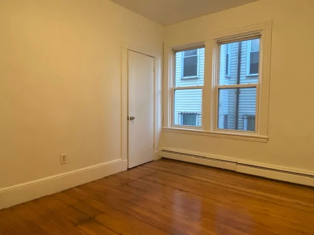 3 bed, 1 bath apartment for rent at 17 Parker Hill Ave Unit 1, Mission Hill — photo 5 of 8