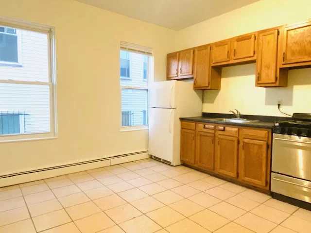 3 bed, 1 bath apartment for rent at 17 Parker Hill Ave Unit 1, Mission Hill — photo 2 of 8