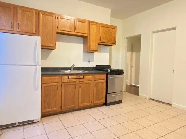 3 bed, 1 bath apartment for rent at 17 Parker Hill Ave Unit 1, Mission Hill — photo 1 of 8