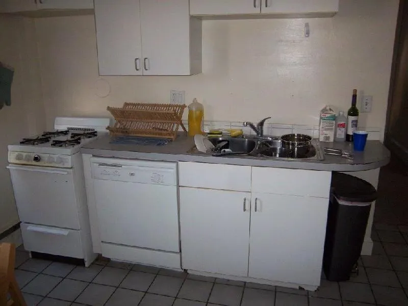 3 bed, 1 bath apartment for rent at 17 Parker Hill Ave Unit 2, Mission Hill — photo 3 of 7