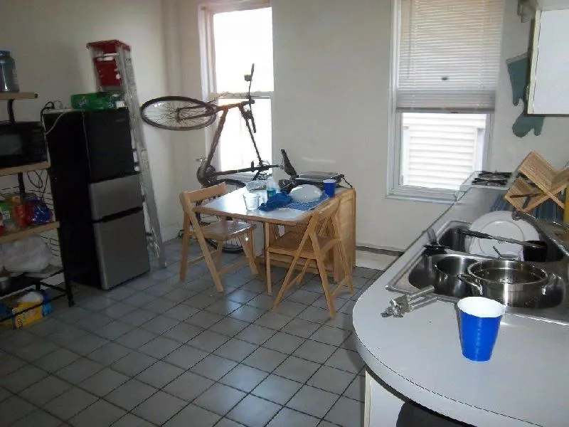 3 bed, 1 bath apartment for rent at 17 Parker Hill Ave Unit 2, Mission Hill — photo 2 of 7