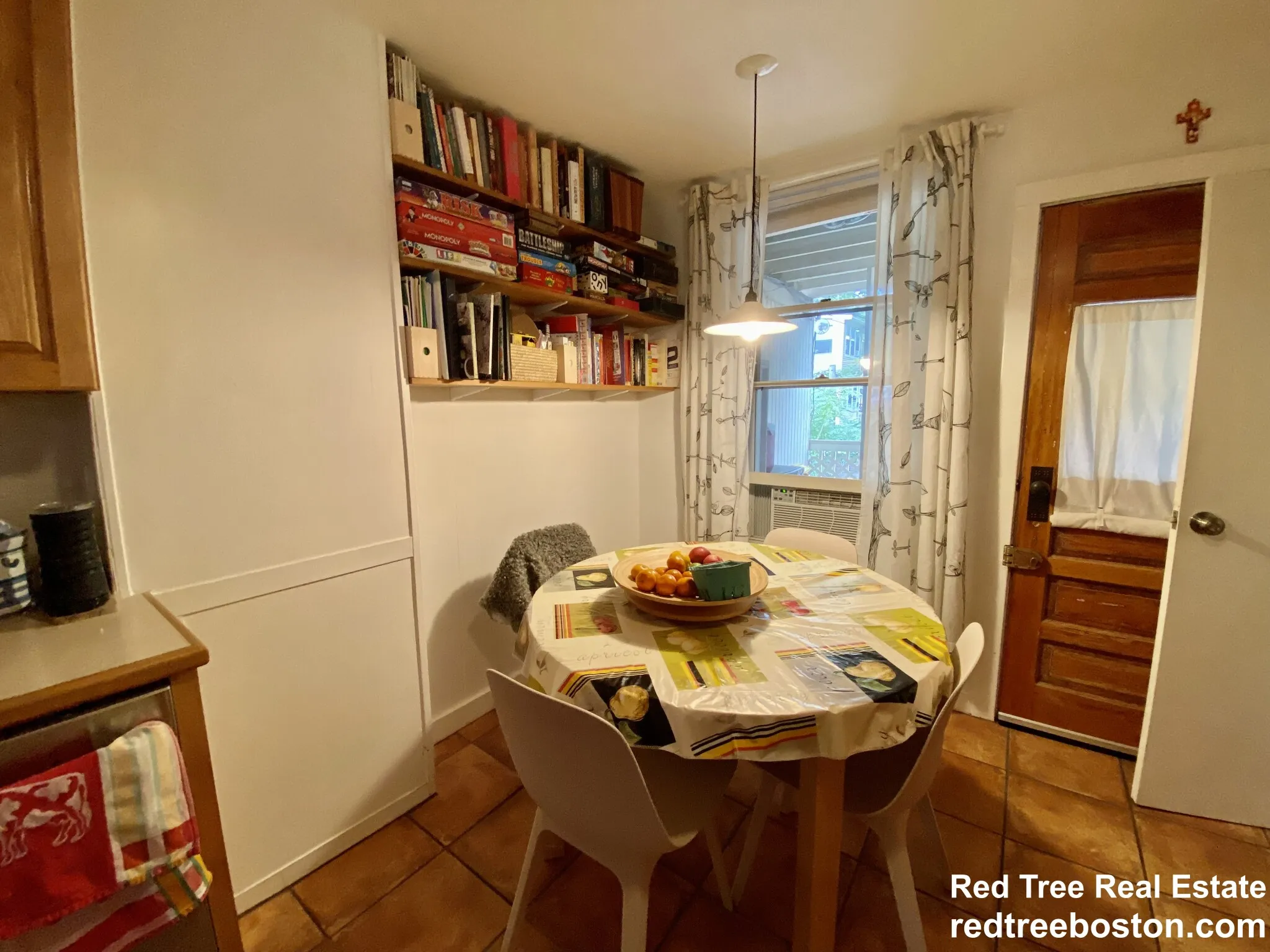 2.5 bed, 1 bath apartment for rent at 17 Perry St Unit 2, Central Village — photo 8 of 16