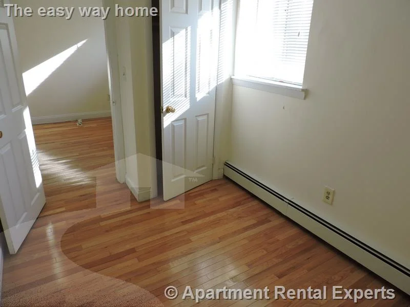 2 bed, 1 bath apartment for rent at 17 Pine St Unit 1, Central Square — photo 5 of 8
