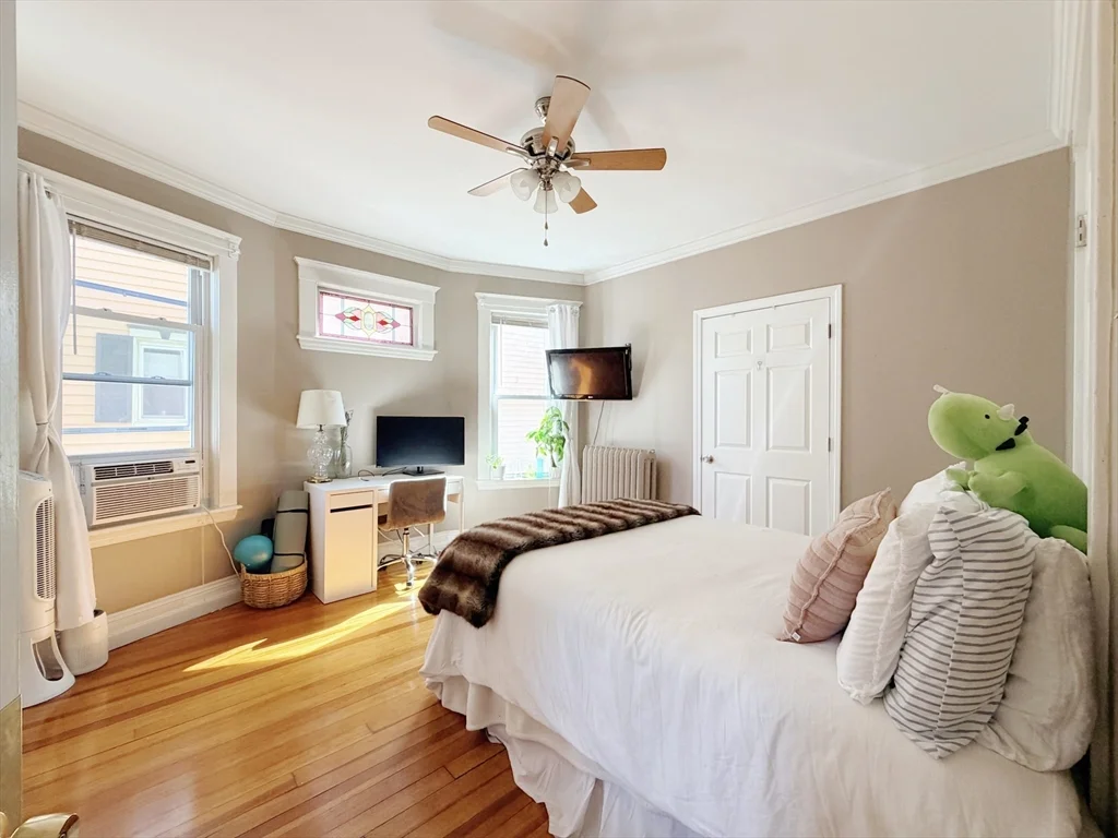 4 bed, 1 bath apartment for rent at 17 Pleasant St Unit 2, Dorchester — photo 11 of 13