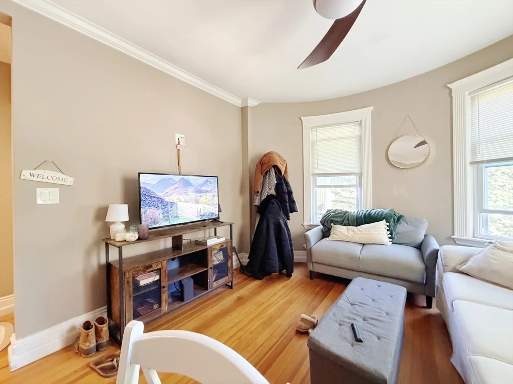 4 bed, 1 bath apartment for rent at 17 Pleasant St Unit 2, Dorchester — photo 6 of 13