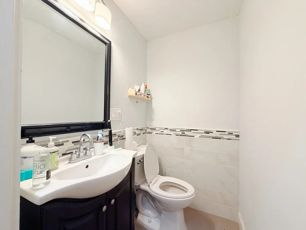 4 bed, 1 bath apartment for rent at 17 Pleasant St Unit 2, Dorchester — photo 4 of 13