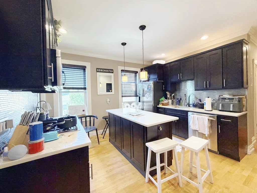 4 bed, 1 bath apartment for rent at 17 Pleasant St Unit 3, Dorchester — photo 6 of 14