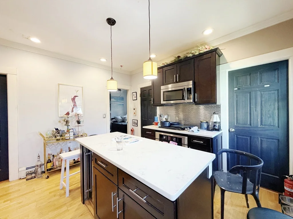 4 bed, 1 bath apartment for rent at 17 Pleasant St Unit 3, Dorchester — photo 4 of 14