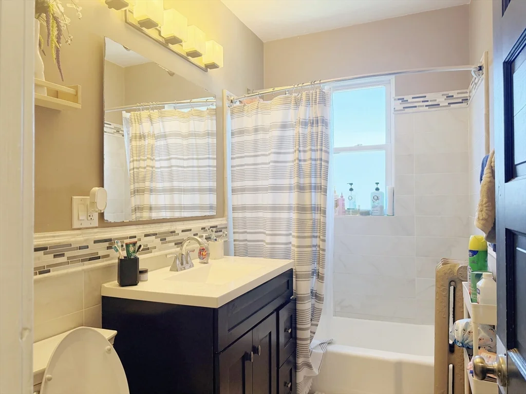 4 bed, 1 bath apartment for rent at 17 Pleasant St Unit 3, Dorchester — photo 7 of 14