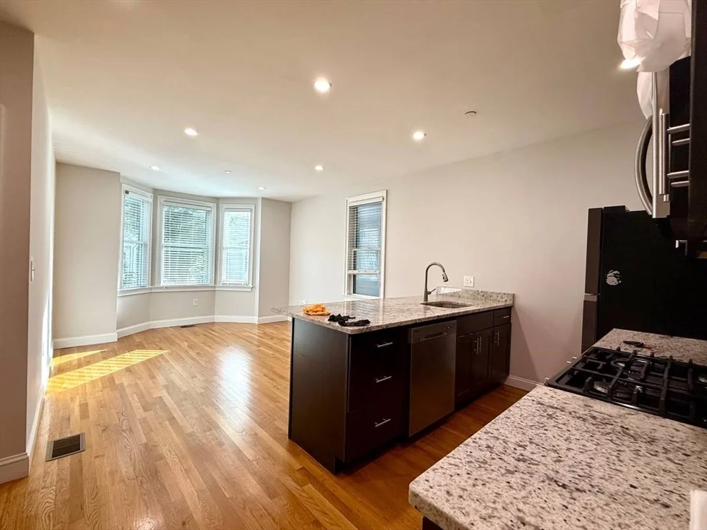 3 bed, 2 bath apartment for rent at 17 Plymouth St Unit 1, Kendall Square — photo 1 of 9