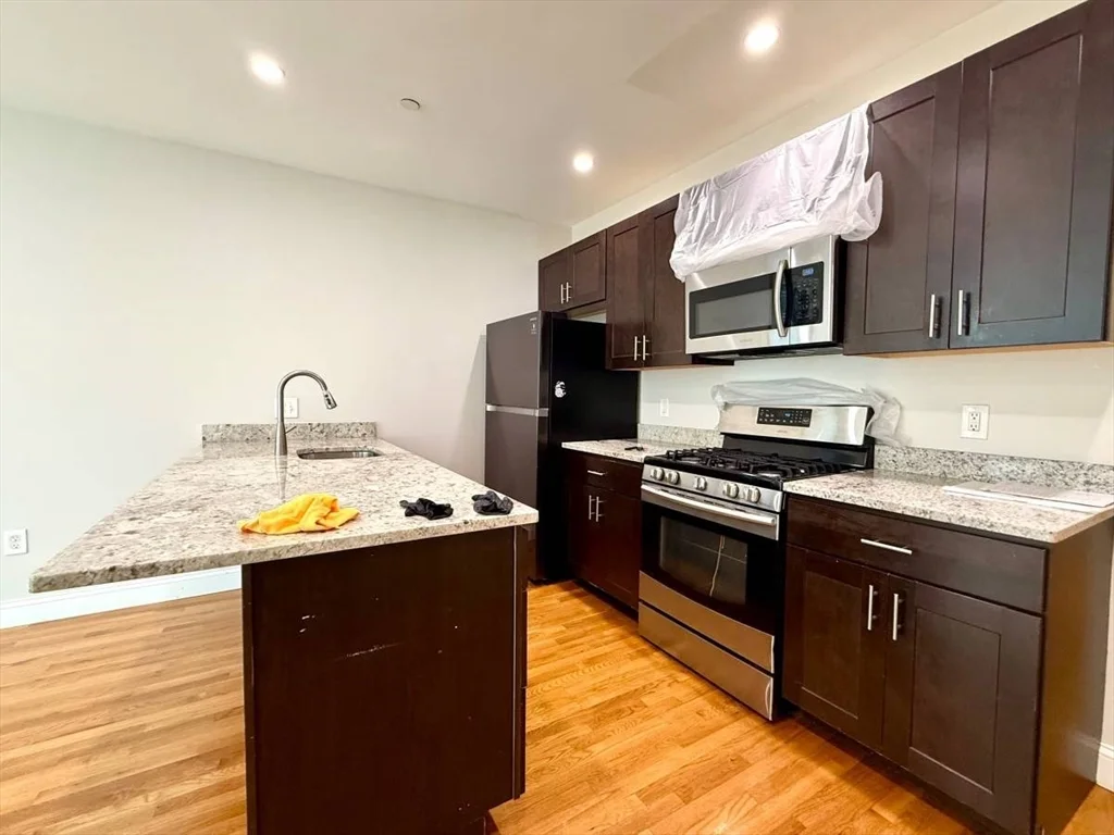 3 bed, 2 bath apartment for rent at 17 Plymouth St Unit 1, Kendall Square — photo 2 of 9