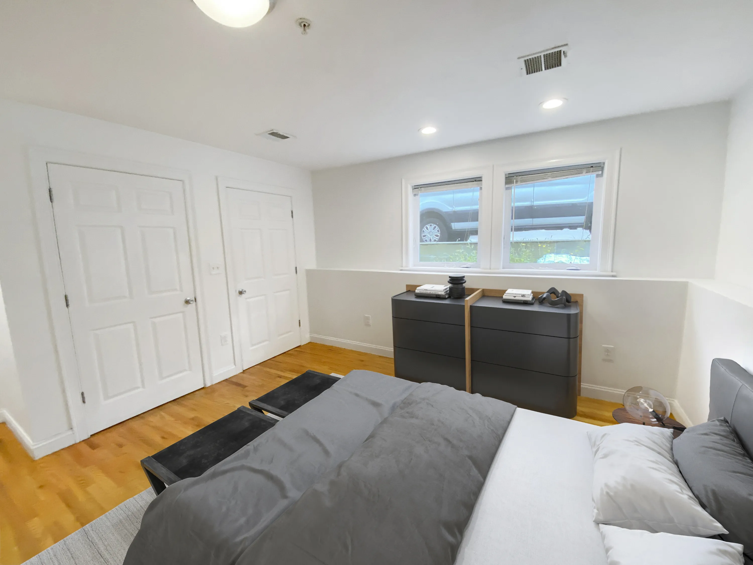 3 bed, 1 bath apartment for rent at 17 Pond St Unit 1, Jamaica Plain — photo 9 of 10