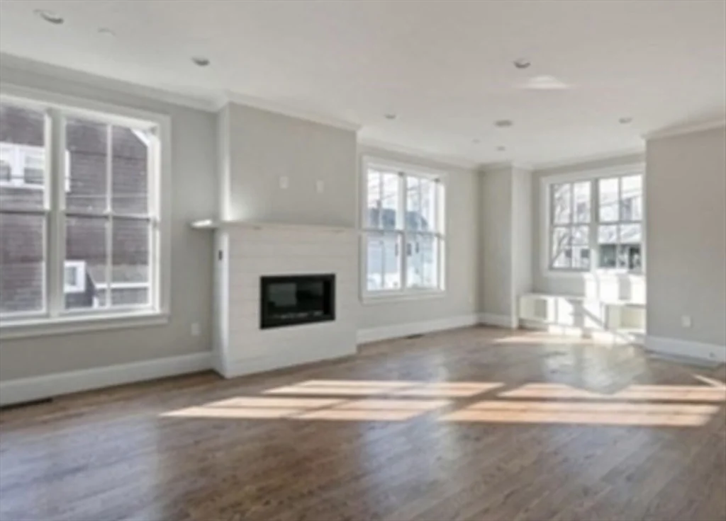 4 bed, 3 bath apartment for rent at 17 Porter St Unit 1, Spring Hill — photo 2 of 15
