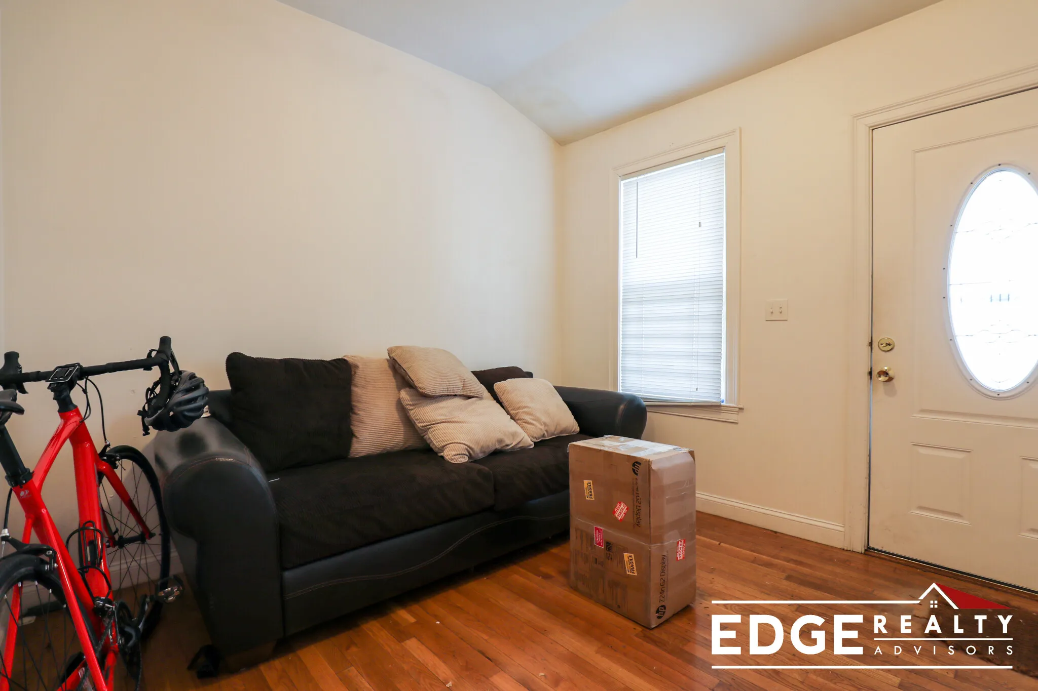 3 bed, 2 bath apartment for rent at 17 Pratt St Unit 1, Allston — photo 3 of 8