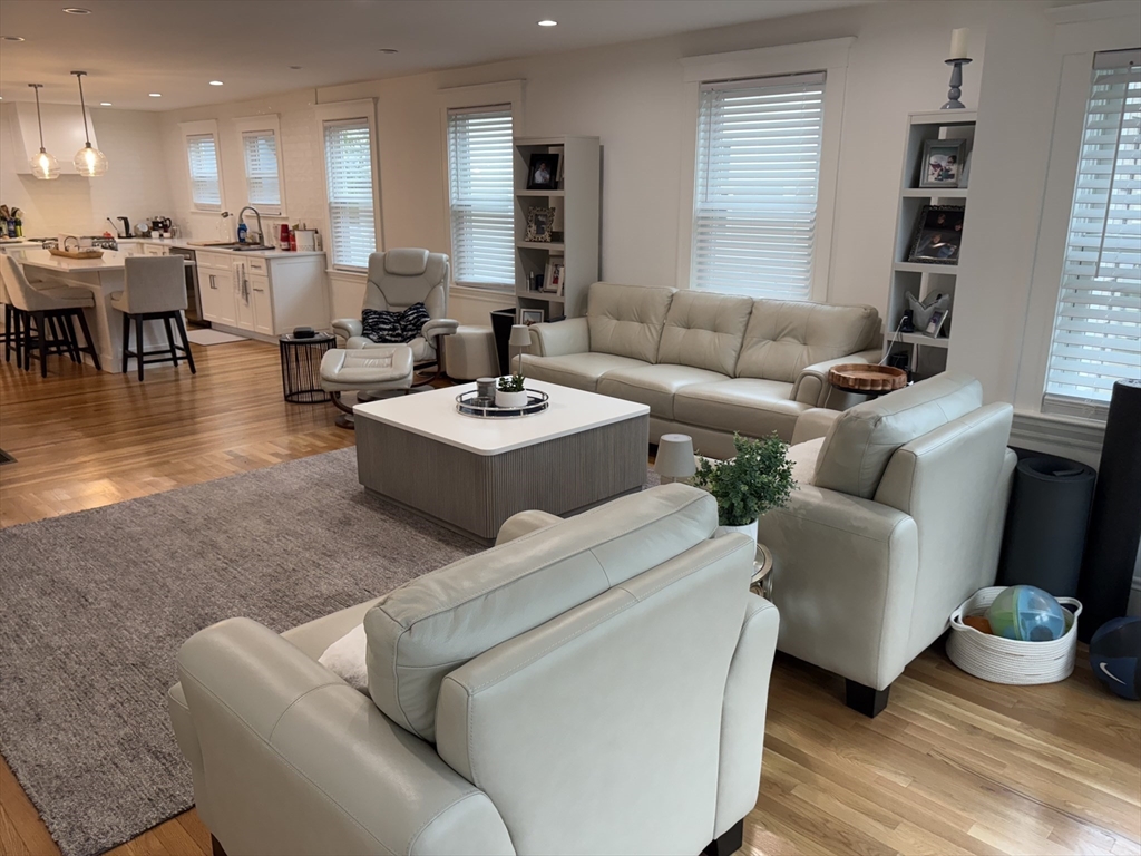 2 bed, 1 bath apartment for rent at 17 Prince St Unit 17, Belmont — photo 3 of 14