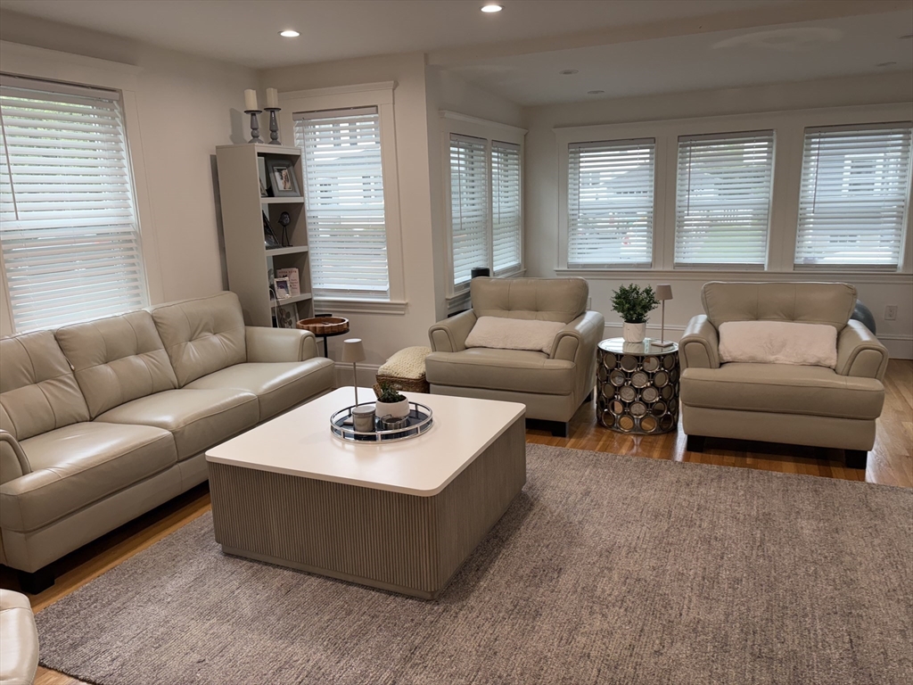 2 bed, 1 bath apartment for rent at 17 Prince St Unit 17, Belmont — photo 2 of 14