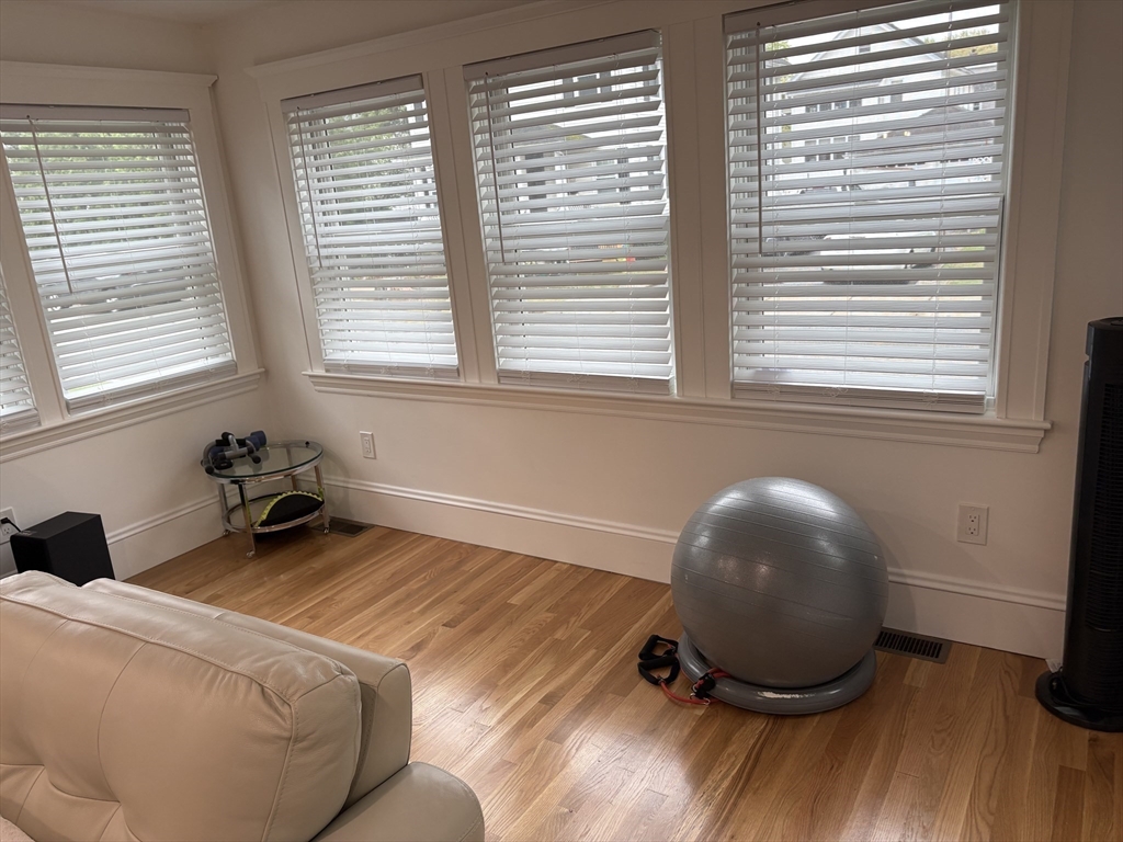 2 bed, 1 bath apartment for rent at 17 Prince St Unit 17, Belmont — photo 4 of 14
