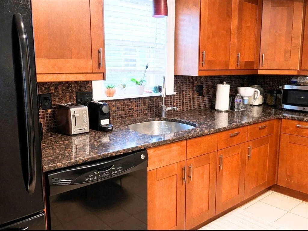 2 bed, 1 bath apartment for rent at 17 Proctor St Unit 1, Peabody — photo 4 of 6
