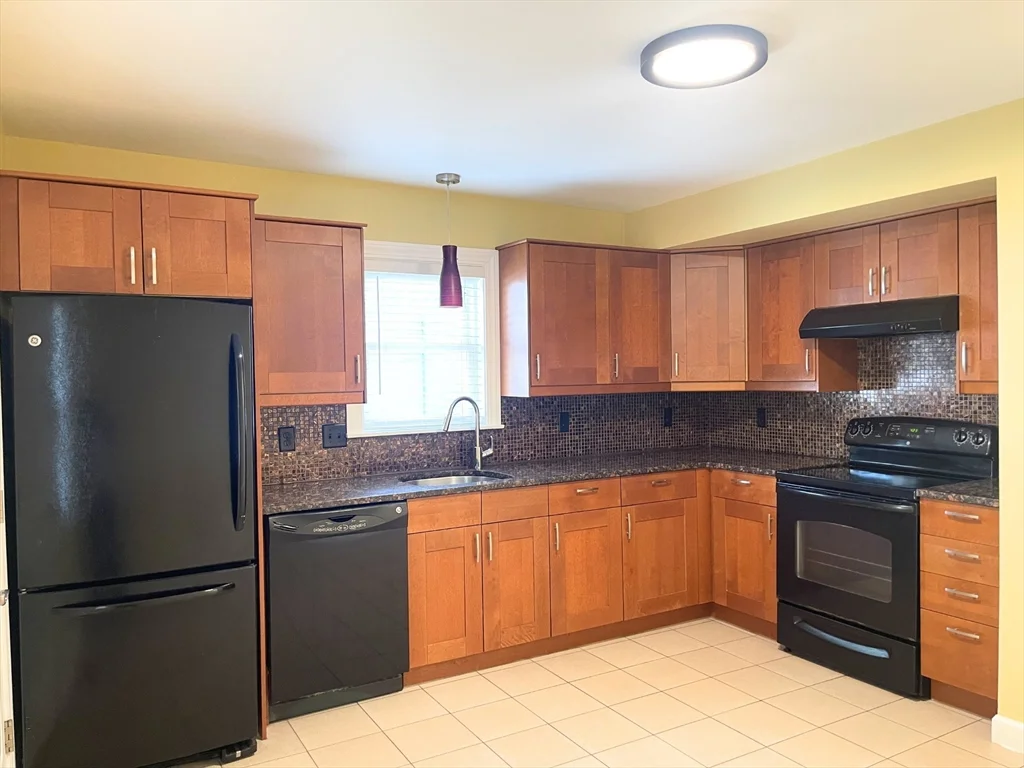 2 bed, 1 bath apartment for rent at 17 Proctor St Unit 1, Peabody — photo 8 of 22