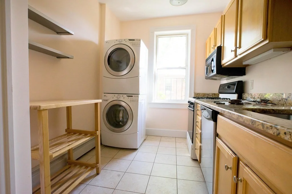 2 bed, 1 bath apartment for rent at 17 Regent Circle Unit 3, Brookline — photo 5 of 13