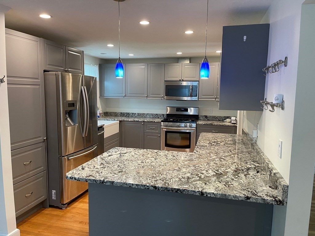 4 bed, 2 bath apartment for rent at 17 Ridley Rd, Dedham — photo 3 of 26