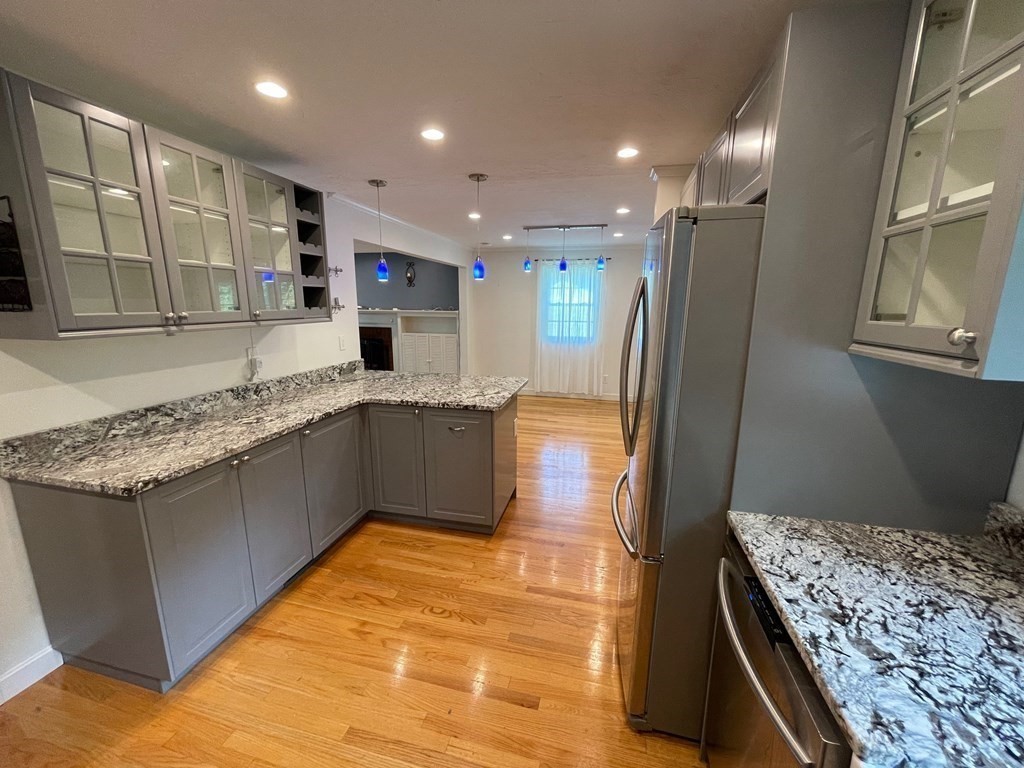 4 bed, 2 bath apartment for rent at 17 Ridley Rd, Dedham — photo 4 of 26