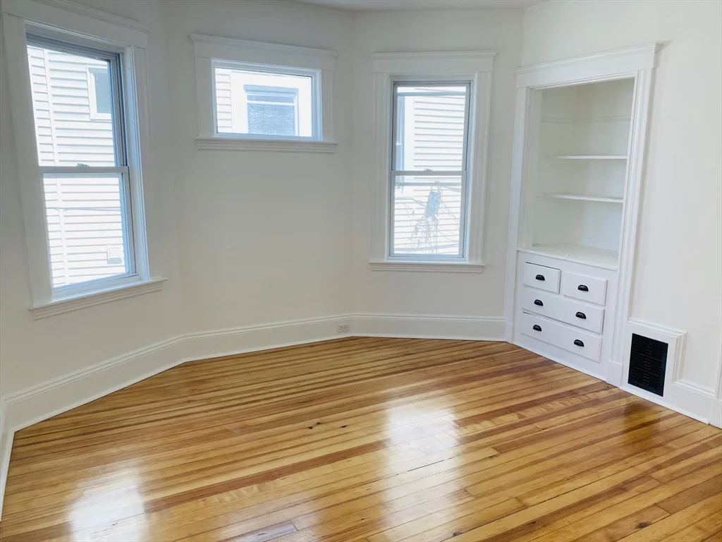 3 bed, 1 bath apartment for rent at 17 Rowell St Unit 1, Dorchester — photo 7 of 10