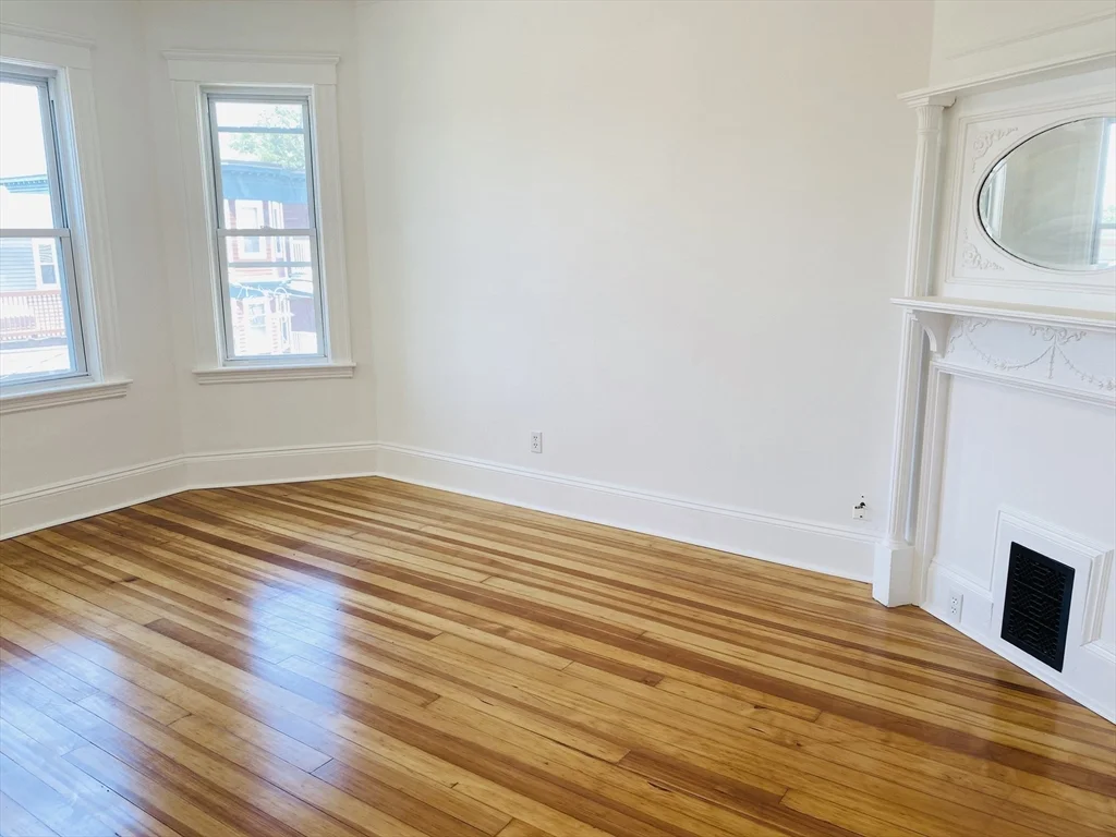 3 bed, 1 bath apartment for rent at 17 Rowell St Unit 1, Dorchester — photo 3 of 10