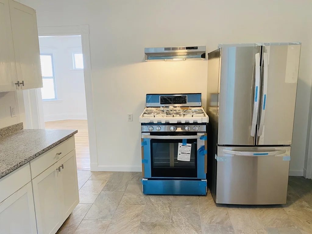 3 bed, 1 bath apartment for rent at 17 Rowell St Unit 1, Dorchester — photo 2 of 10