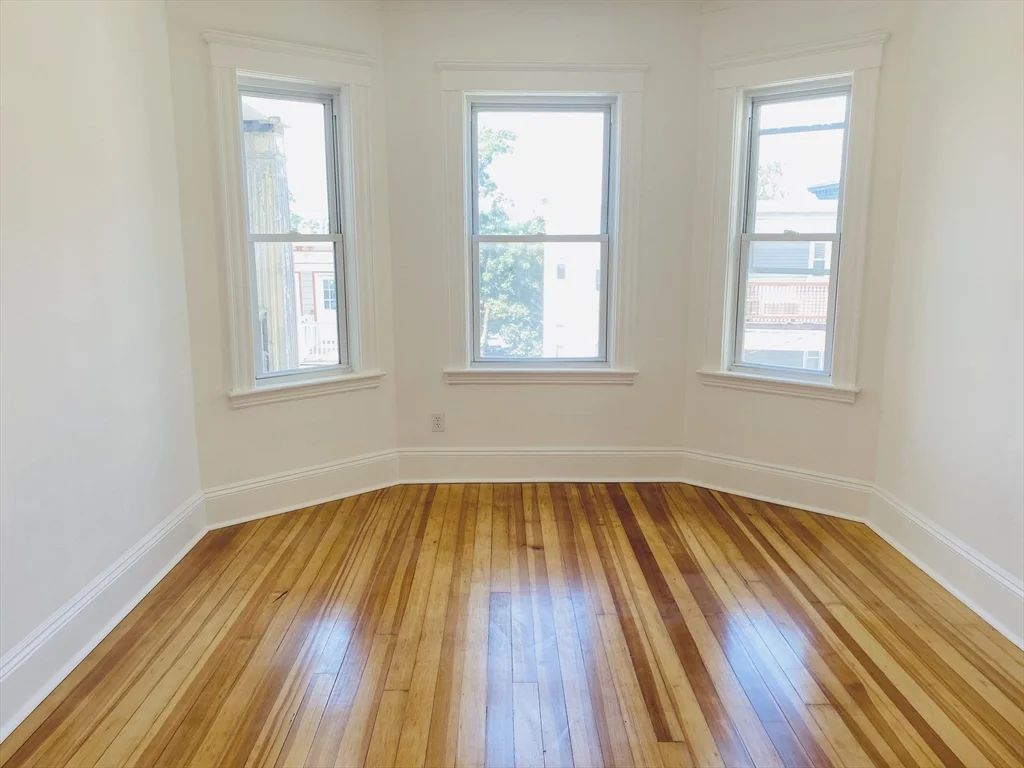 3 bed, 1 bath apartment for rent at 17 Rowell St Unit 1, Dorchester — photo 4 of 10