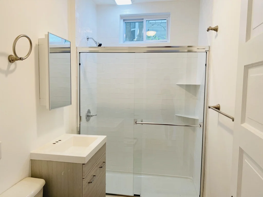 3 bed, 1 bath apartment for rent at 17 Rowell St Unit 1, Dorchester — photo 6 of 10