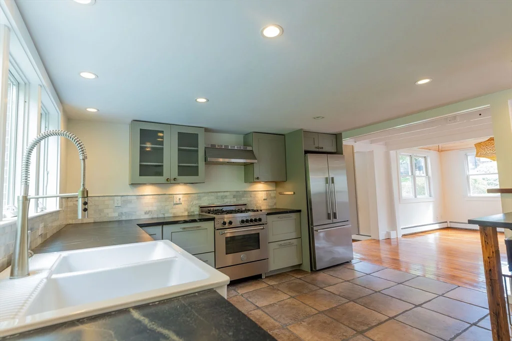 3 bed, 1 bath apartment for rent at 17 S Pond St, Newbury — photo 5 of 10